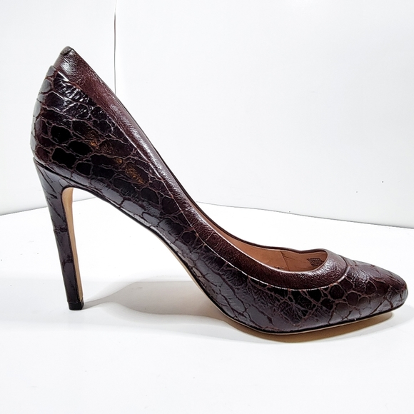Vince Camuto VC-Norrow "Dark Wood" Embossed Leather Heels - Picture 3 of 9